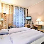 Hotel Baeren Am Bundesplatz 4*