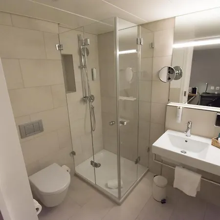 Hotel Baeren Am Bundesplatz 4*