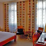بارين آم بوندسبلاتز فندق 4*
