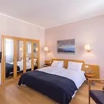 بارين آم بوندسبلاتز 4*